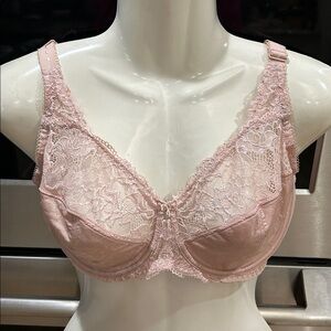 Non padded underwire 38D soft dusty pink lace bra. See photos for details.